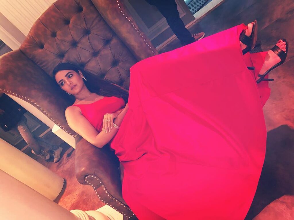 Munmun Dutta, Shrenu Parikh, Anita Hassanandani, Reem Shaikh, Jasmine Bhasin: The Blazing Beauty In Red - 3