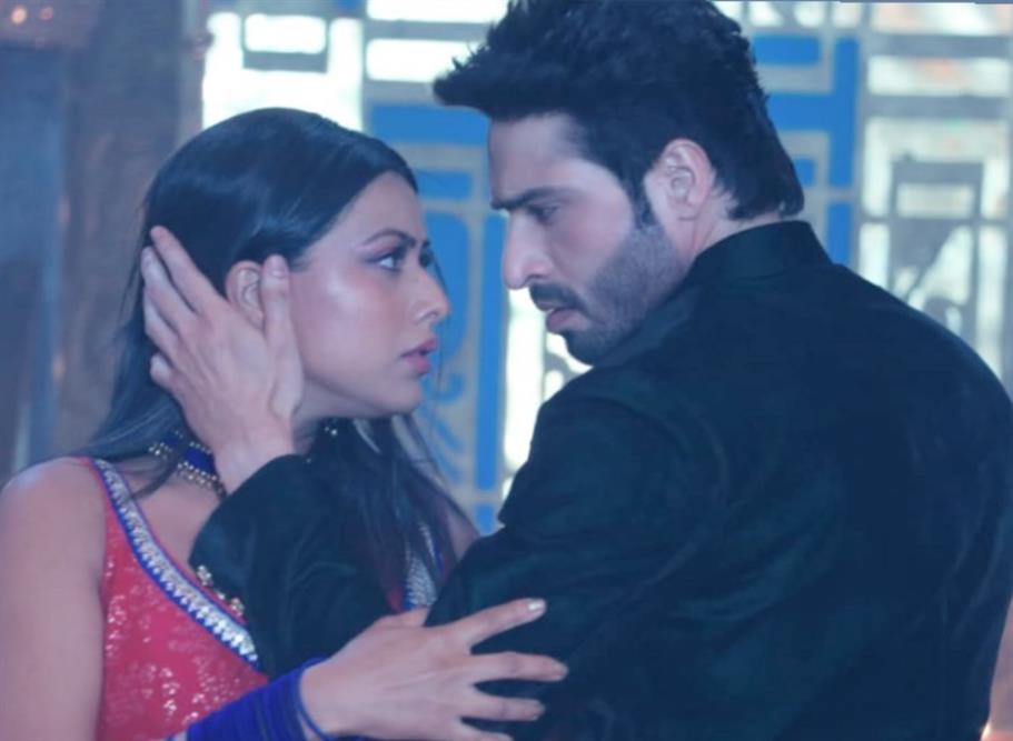 Naagin: Dev and Brinda’s ROMANCE caught on camera - 2