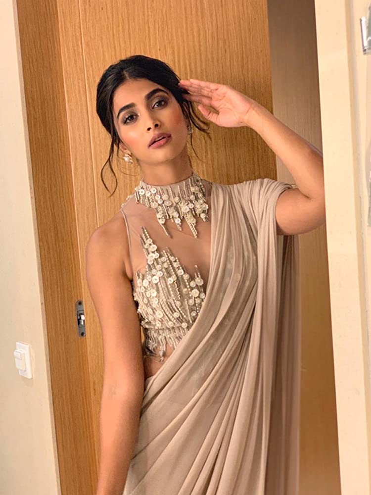 Nayanthara, Pooja Hegde And Keerthy Suresh sizzle in this shimmer saree - 0