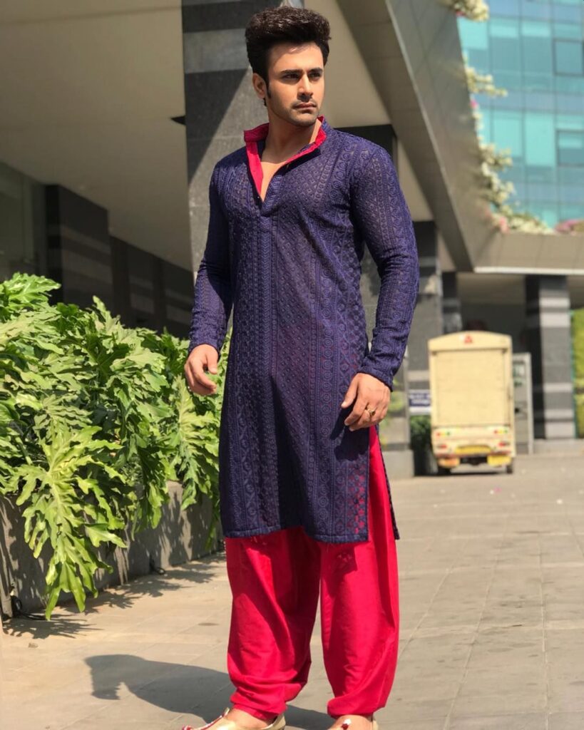 Parth Samthaan, Karan Singh Grover, Pearl V Puri, Sumedh Mudgalkar: Pick the best-man outfit for your friend’s sangeet ceremony! - 1