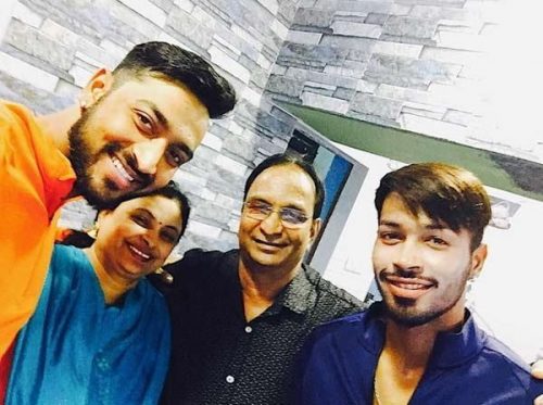 Pictures That Prove Hardik Pandya Is The Perfect Family Man - 2