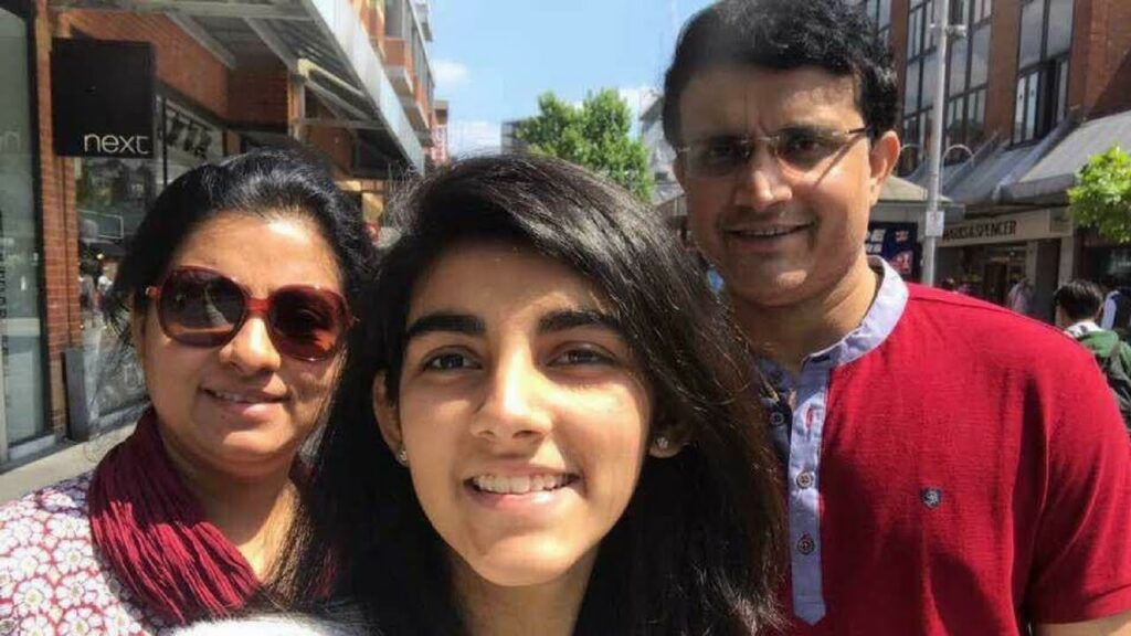 Pictures That Prove Sourav Ganguly Is The Perfect Family Man - 1