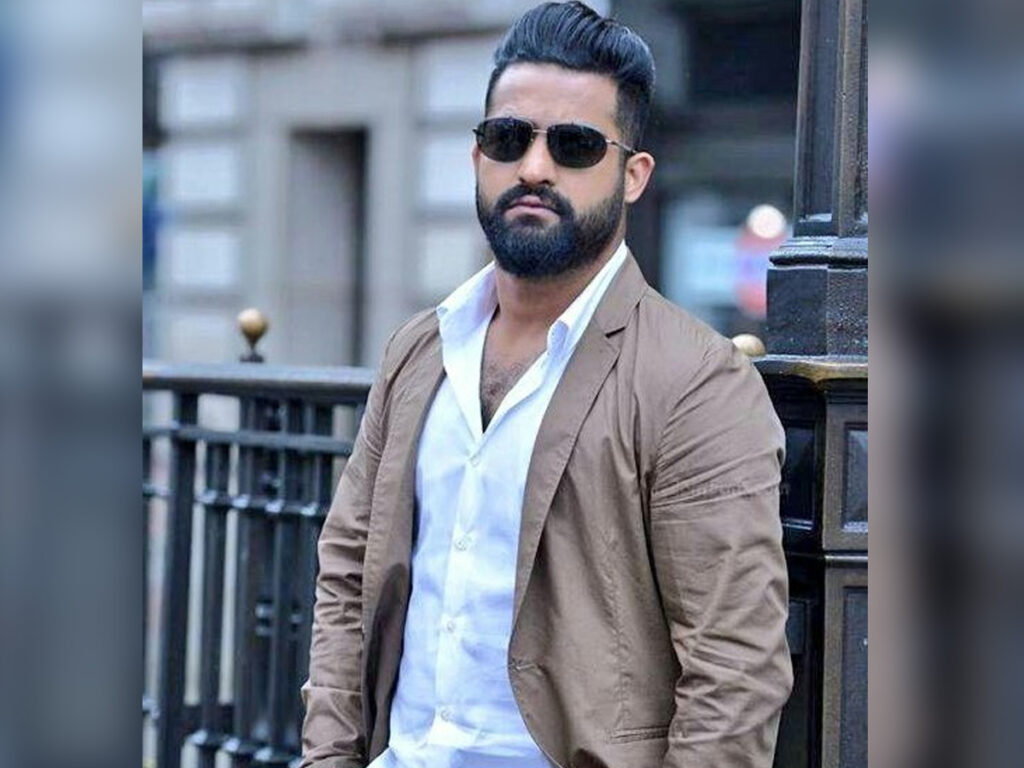 Prabhas, Allu Arjun, Yash, Mahesh Babu, Vijay Deverakonda, Naga Chaitanya: 9 Stylish Tollywood Actors You Should Follow If You Love Fashion - 8