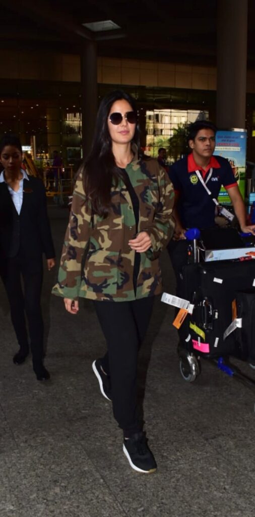 Priyanka Chopra, Katrina Kaif And Anushka Sharma’s Pictures Prove Oversized Outfits Are Celebrity’s Favourite! - 2