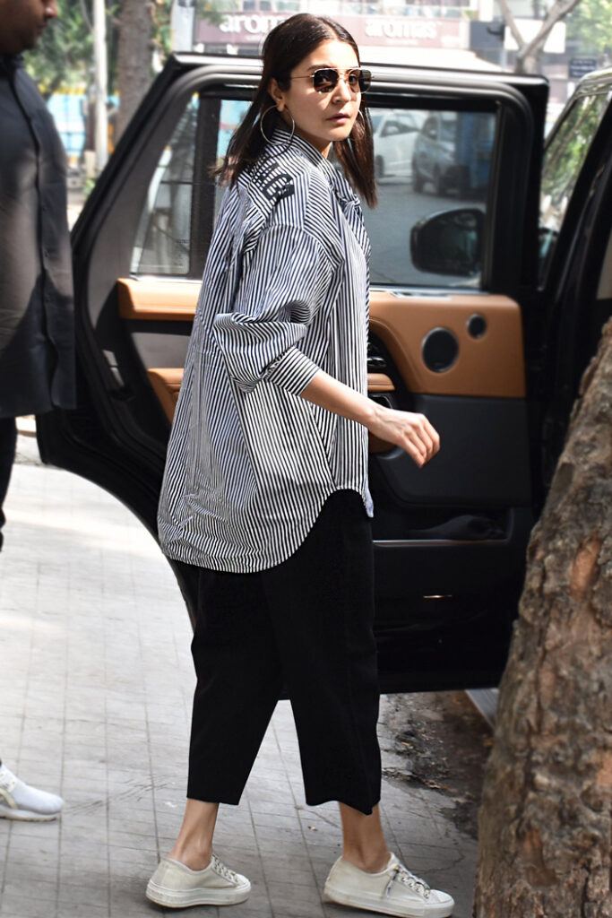 Priyanka Chopra, Katrina Kaif And Anushka Sharma’s Pictures Prove Oversized Outfits Are Celebrity’s Favourite! - 4