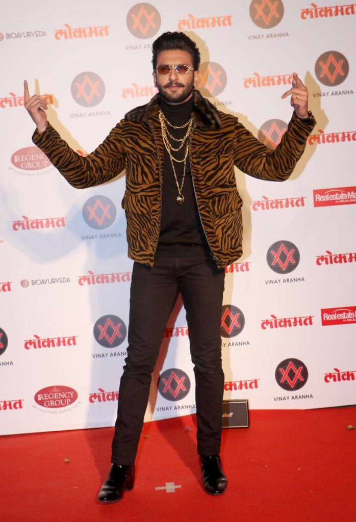 Ranveer Singh, Kartik Aaryan, Hrithik Roshan, Varun Dhawan, Vicky Kaushal: Who Carries Best Red Carpet Look? - 0