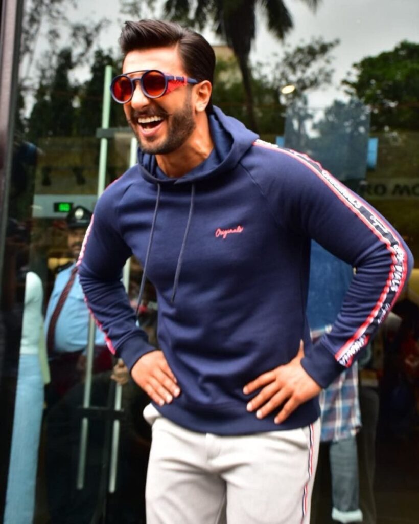 Ranveer Singh, Kartik Aryan, Hrithik Roshan, Vicky Kaushal: How To Wear A Sweatshirt In Style This Season? - 1