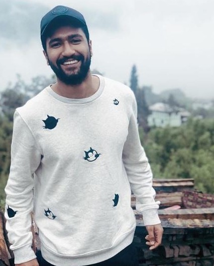 Ranveer Singh, Kartik Aryan, Hrithik Roshan, Vicky Kaushal: How To Wear A Sweatshirt In Style This Season? - 7