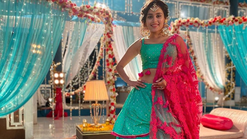 Rhea Sharma's Instagram is giving us fairy tale goals in this dreamy lehenga! 7