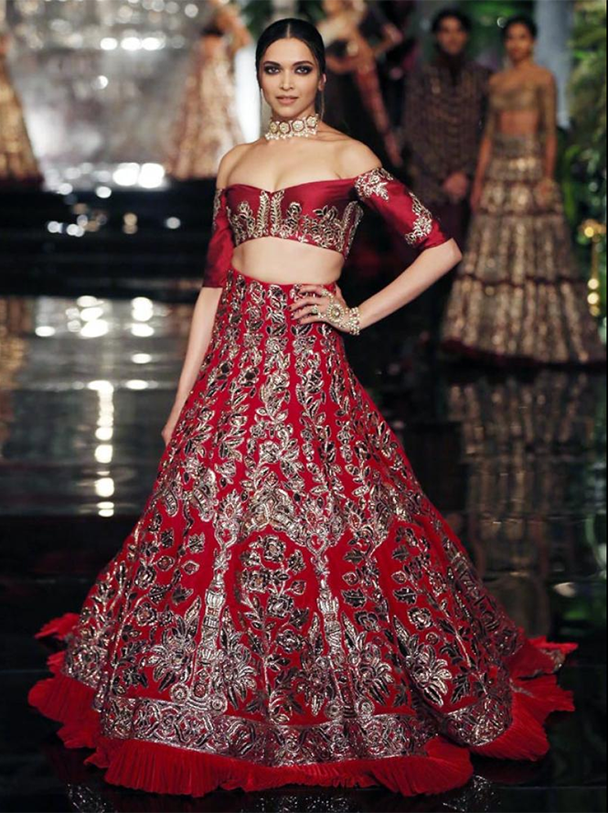 Sara Ali Khan, Aishwarya Rai, Deepika Padukone, Kareena Kapoor Khan: Add This Embellished Lehenga To Your Wishlist Right Now! - 3