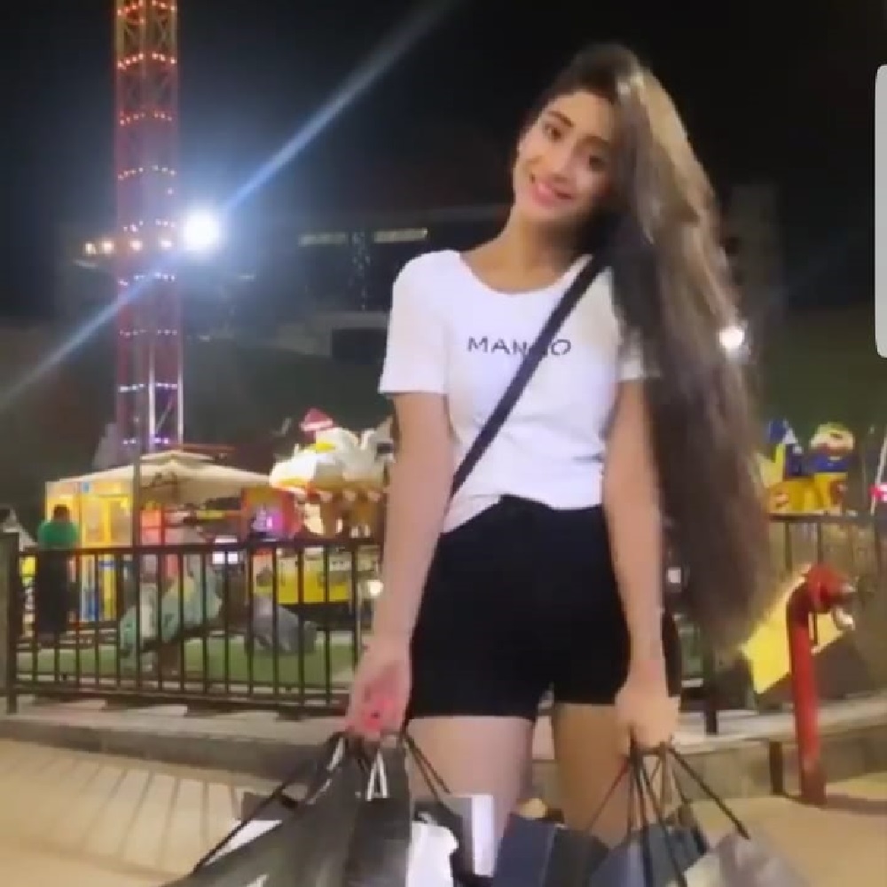 Shivangi Joshi’s Travel Style! 4