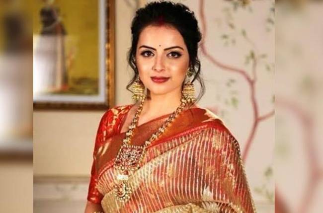 Shrenu Parikh’s HOT Red Lipstick Avatar - 4