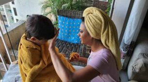 Shweta Tiwari turns hairstylist