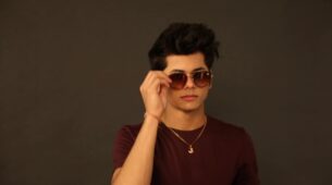 Siddharth Nigam’s Sunglasses Is A Quintessential Style Statement!