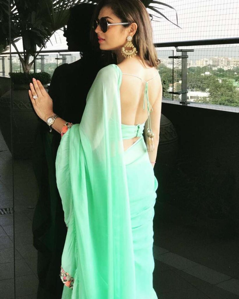 Hina Khan, Niti Taylor, Sriti Jha, Drashti Dhami: These Celebs Inspire Us To Wear Sarees With Simple Earrings  - 0