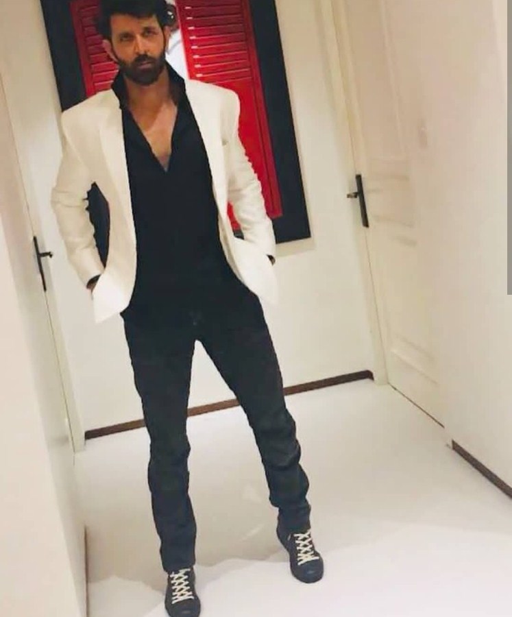 Take a party night outfit cue from Ranveer Singh, Hrithik Roshan And Kartik Aaryan! - 3