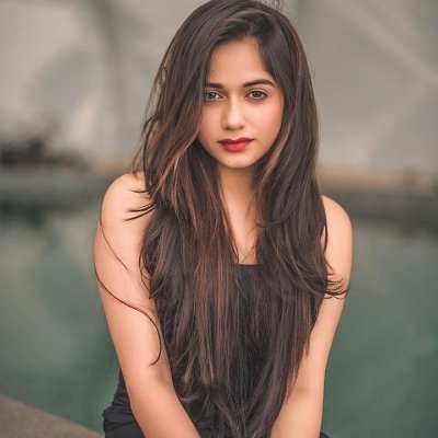 Take a tip from Jannat Zubair, how to make a classy style statement? - 1