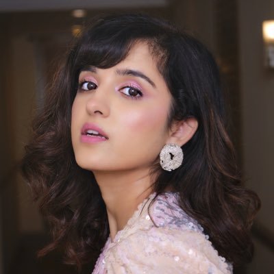 Take A Tip from Shirley Setia How to Make A Classy Style Statement - 3