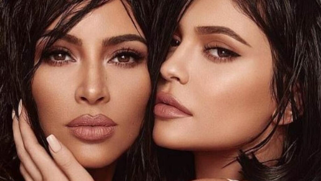 Take Wrap Dress Fashion Tips From Kim Kardashian And Kylie Jenner! 5