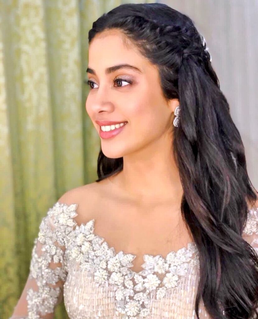 Taking Inspiration From Janhvi Kapoor And Jacqueline Fernandez’s Hairstyle - 1