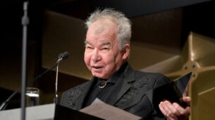 The ingenious American songwriter, John Prine passes away due to Coronavirus