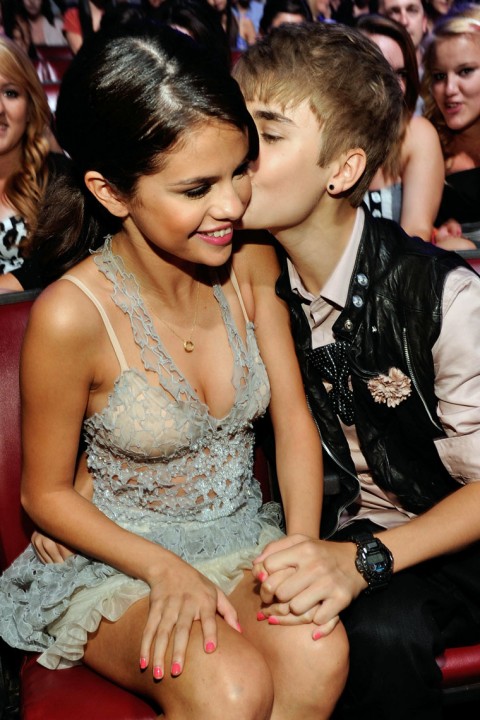 #Throwback To Selena Gomez & Justin Bieber’s Sweet Moments Together - 5