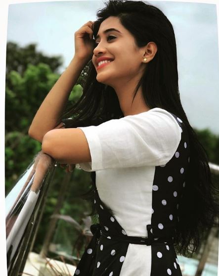 Most Followed TV Actresses on INSTAGRAM: Erica Fernandes, Shivangi Joshi, Jennifer Winget - 0