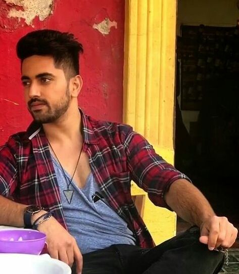 Zain Imam Looks HOT In These Checkered Outfits, See pics - 3