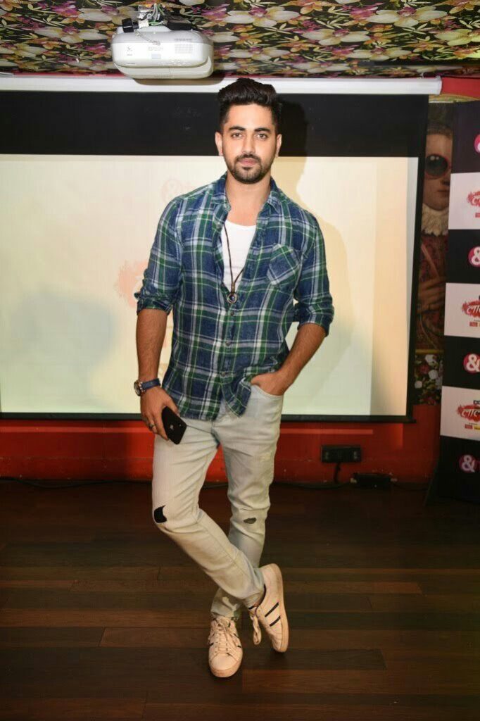 Zain Imam Looks HOT In These Checkered Outfits, See pics - 1