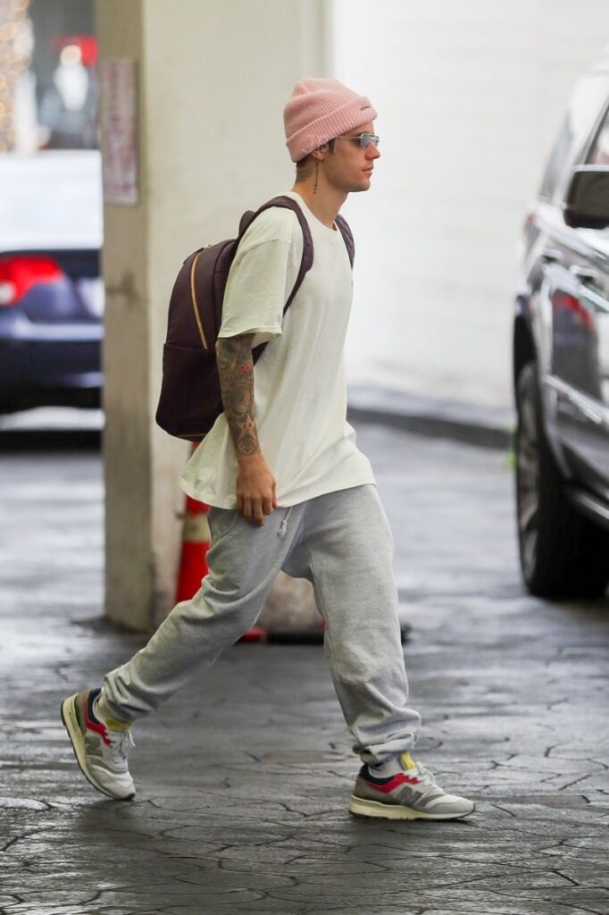 Justin Bieber’s Comfortable Outfits That Can Be Your Fashion Inspiration During Self-Quarantine - 3