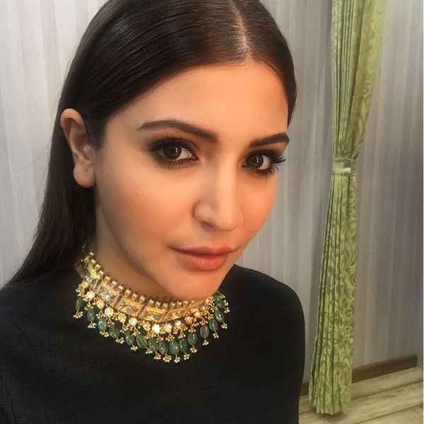 6 Stunning Anushka Sharma, Janhvi Kapoor, And Priyanka Chopra’s Eye Makeup Look! - 1