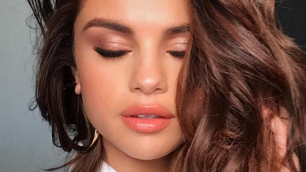 6 Stunning Selena Gomez’s Eye Makeup Looks! - 0