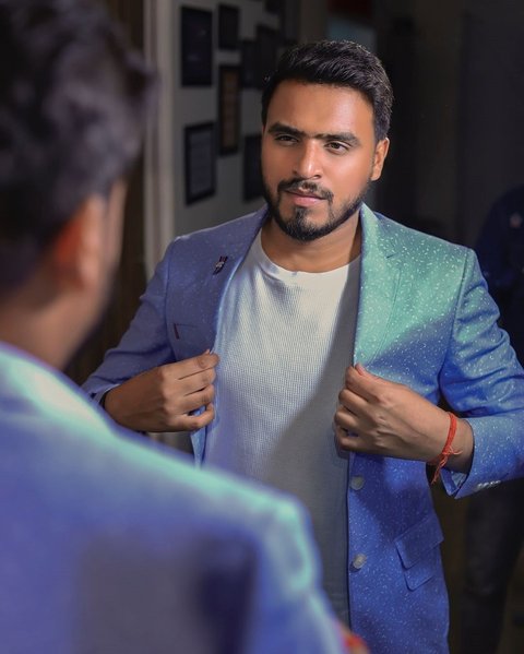 Amit Bhadana Vs Bhuvan Bam Vs Ashish Chanchlani: Who Styled in Blazer Looks? - 0