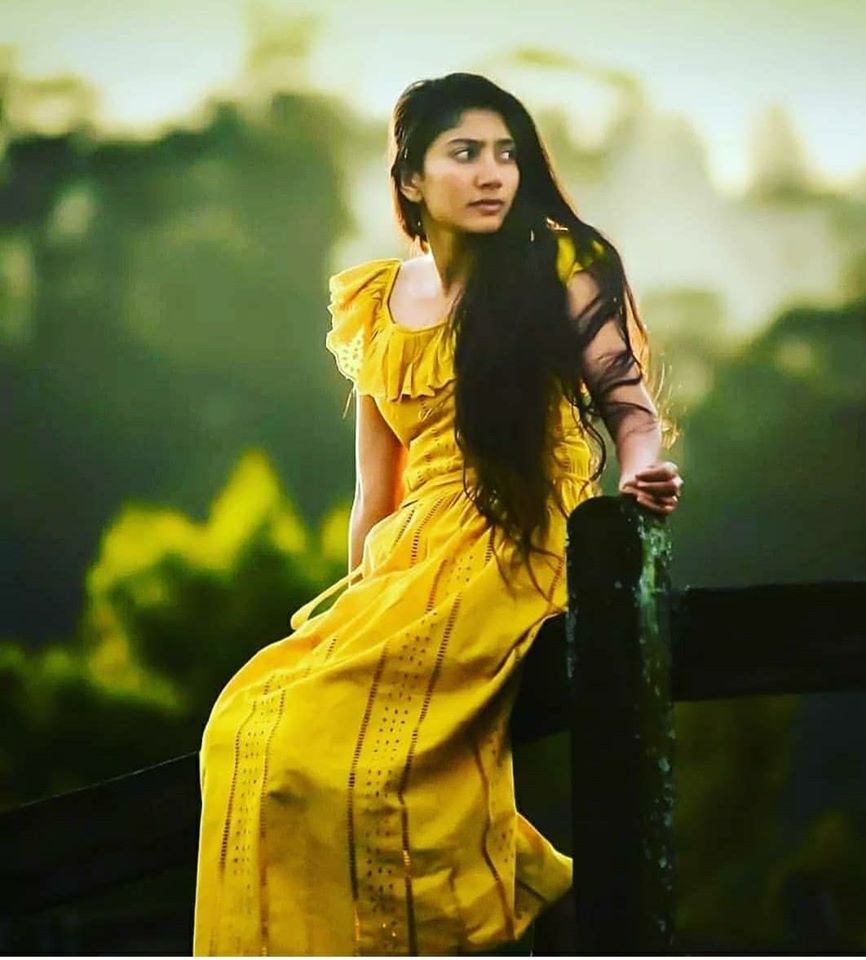 Anushka Shetty, Pooja Hegde, Sai Pallavi: 6 Prettiest Maxi Dresses Of These Tollywood Actresses That You’ll Love! - 3