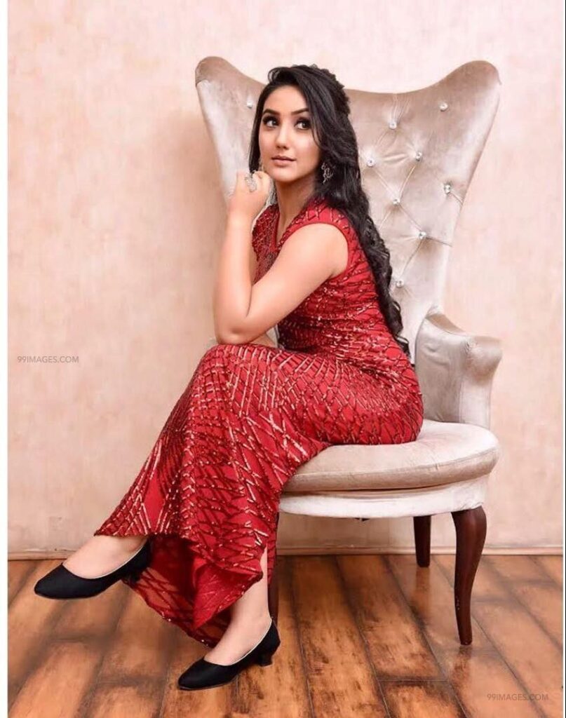 Ashnoor Kaur's RED-Hot Look! 1