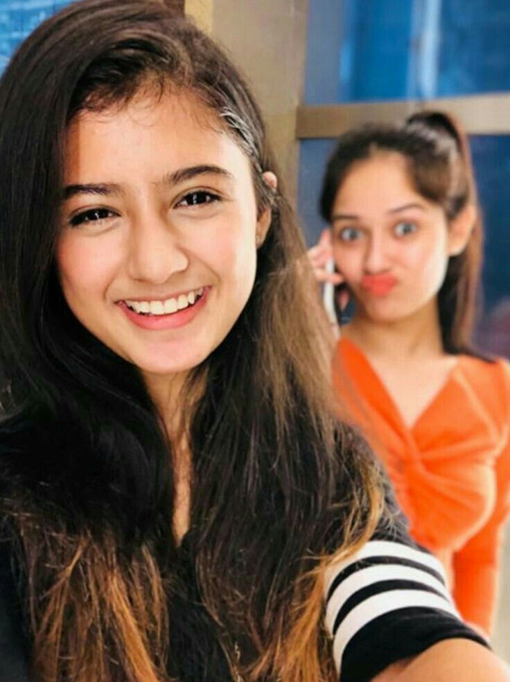 Avneet Kaur, Jannat Zubair, Ashnoor Kaur, Arishfa Khan: Tiktok Stars and Their BFF Moments - 2