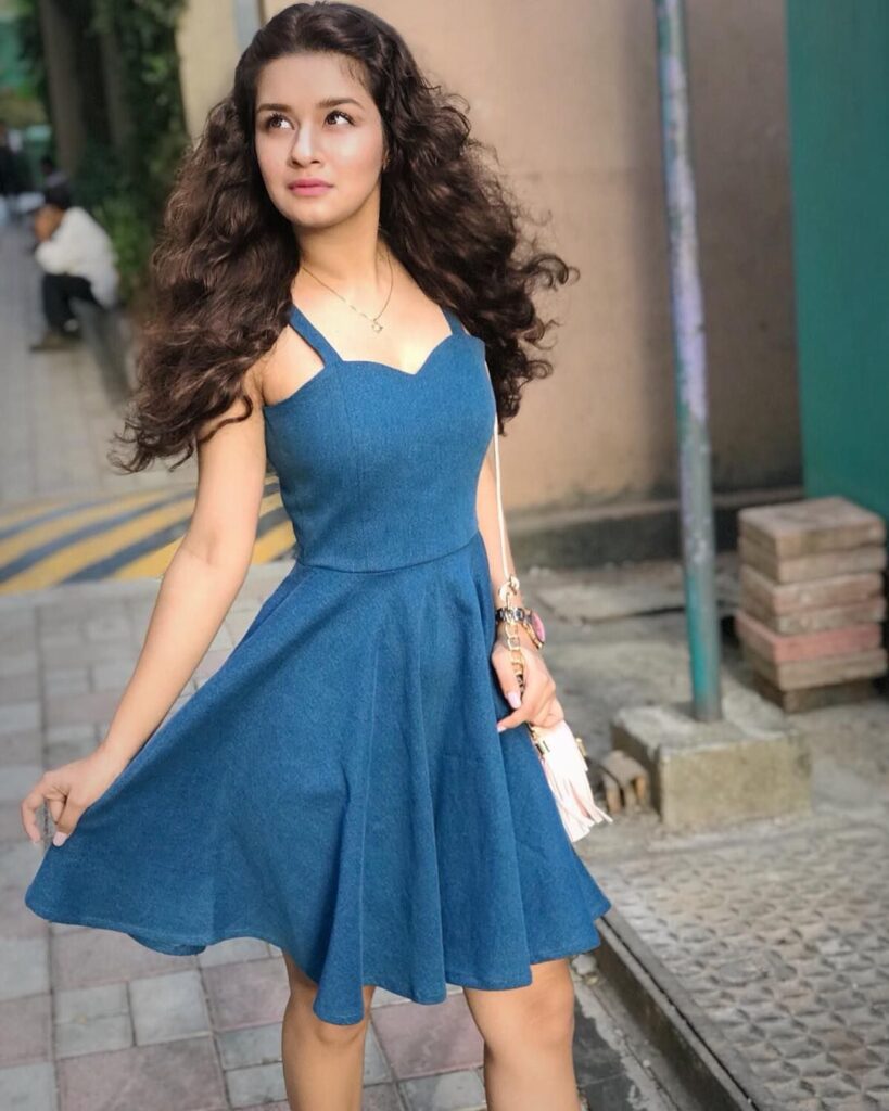 Avneet Kaur Shows Pure Perfection in A Simple Mini Dress! - 1