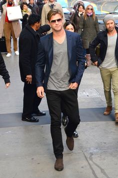 Brad Pitt, Chris Hemsworth, Neil Patrick Harris, Dwayne Johnson, Robert Pattinson: Check Out These Outfits You Need In Your Closet ASAP - 2