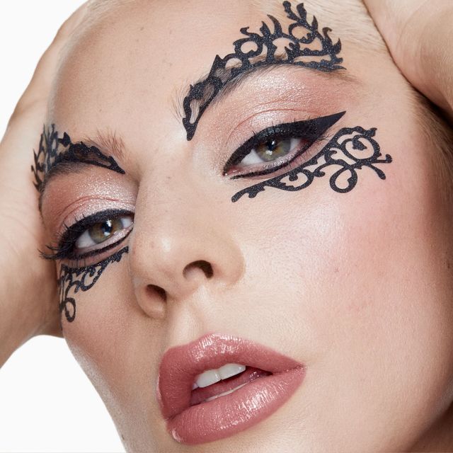 Check out these 6 eye makeup looks that make Lady Gaga more stunning and glamorous! - 0