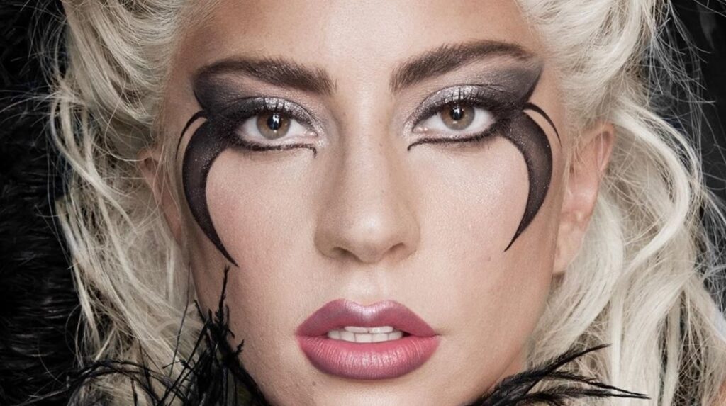 Check out these 6 eye makeup looks that make Lady Gaga more stunning and glamorous! - 4