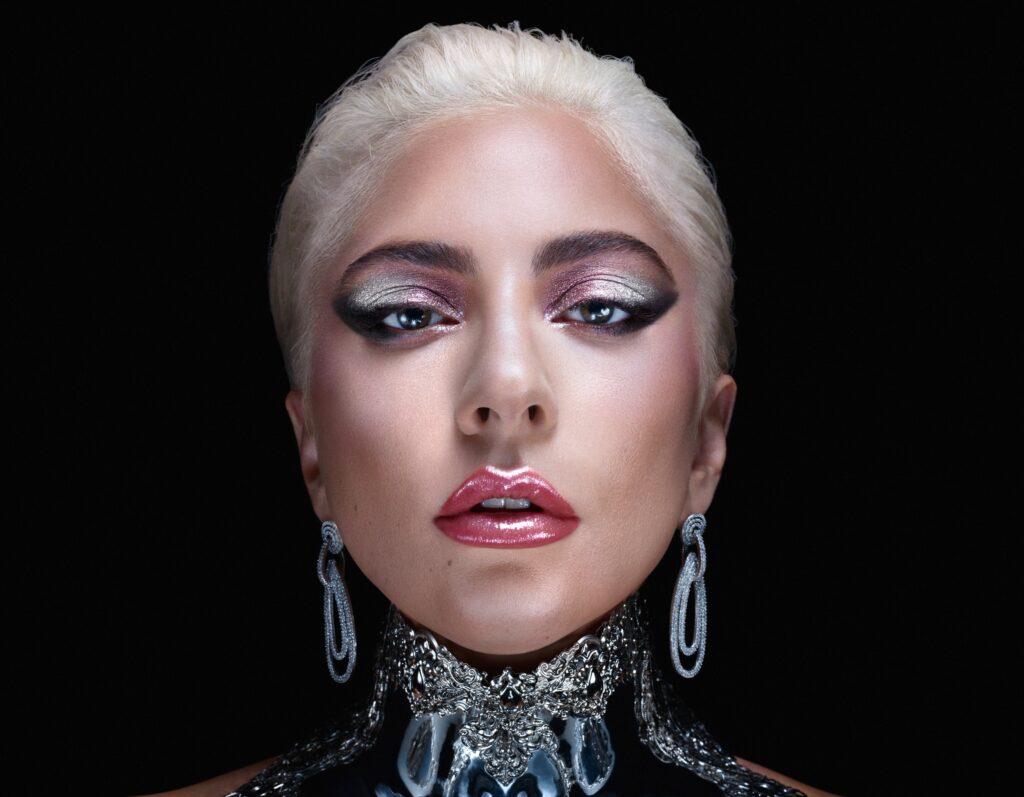 Check out these 6 eye makeup looks that make Lady Gaga more stunning and glamorous! - 3