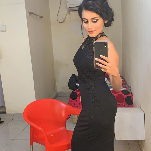 Divyanka Tripathi VS Rhea Sharma: Who Is Beauty In Black? 3