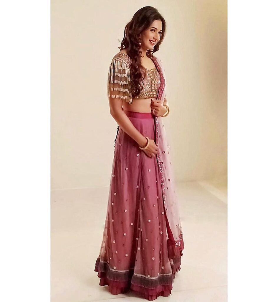 Divyanka Tripathi Vs Surbhi Chandna: Who Styles In Sequined Lehenga Better? - 2