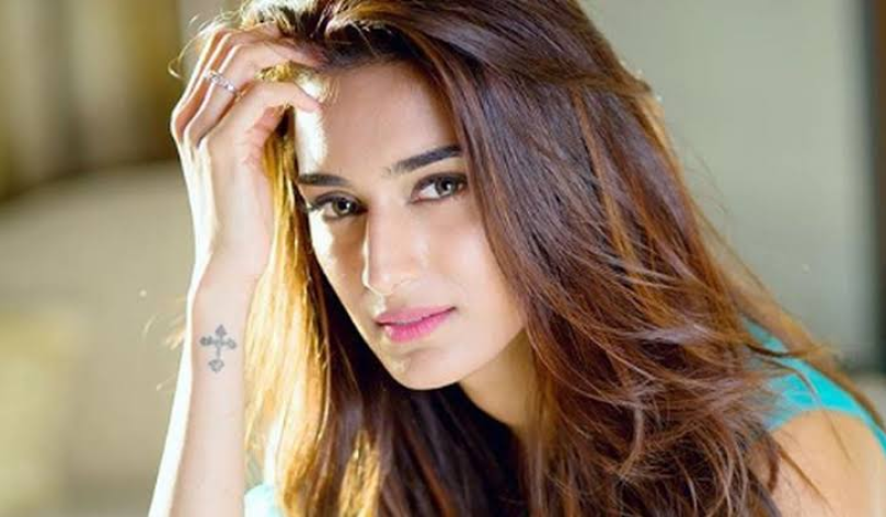 Erica Fernandes' Inspiring Christ Tattoo, Check Out! 2