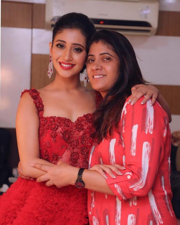 #HappyMothersDay: Shivangi Joshi, Mohsin Khan, Erica Fernandes, Parth Samthaan’s special moments with their mothers - 8