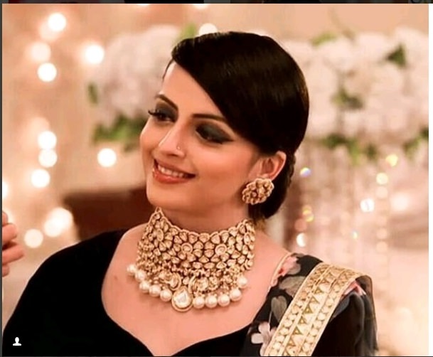 Hina Khan, Sriti Jha, Shrenu Parikh: 5 Ways To Wear Necklace Like A Pro 2