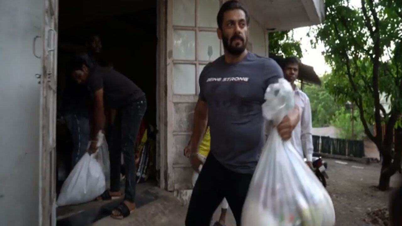 In Video: Salman Khan's kind gesture of ration distribution for the poor along with Jacqueline Fernandez and Iulia Vantur is winning everyone's hearts