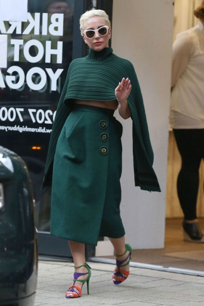 Jennifer Lopez, Lady Gaga, Taylor Swift Looks Drop-Dead Gorgeous In Green Outfits! - 2