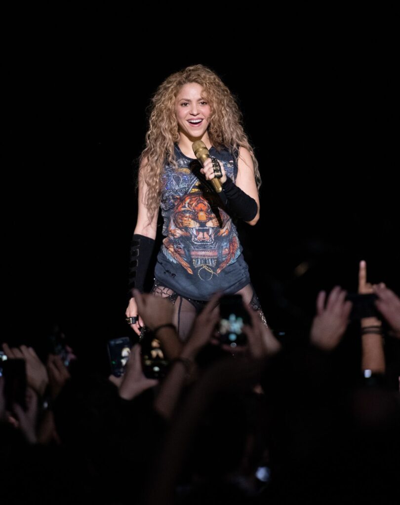 Jennifer Lopez Vs Shakira: Who Is Queen Of Live Performances? - 3