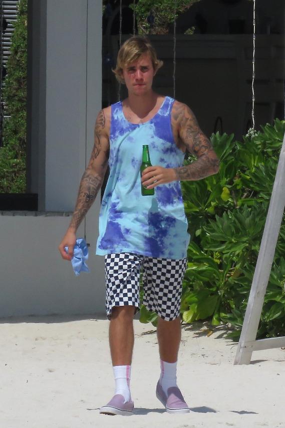 Justin Bieber’s Throwback Pictures Remind Us Of A Perfect Summer Vacay! - 2